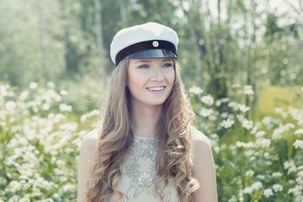 Ylioppilaskuvaus miljöössä tai studiossa - valitse sinä.