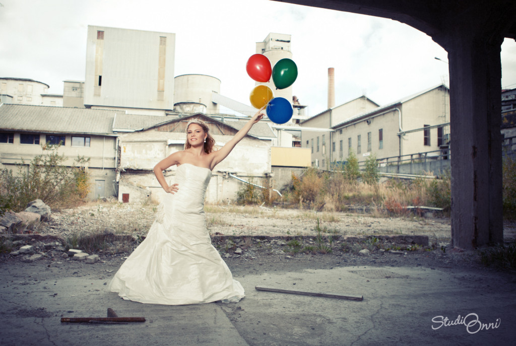 Hääkuvaus - Trash the dress kuvaus