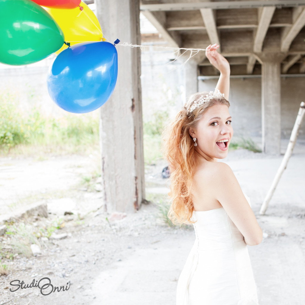 Hääkuvaus - trash the dress kuvaus